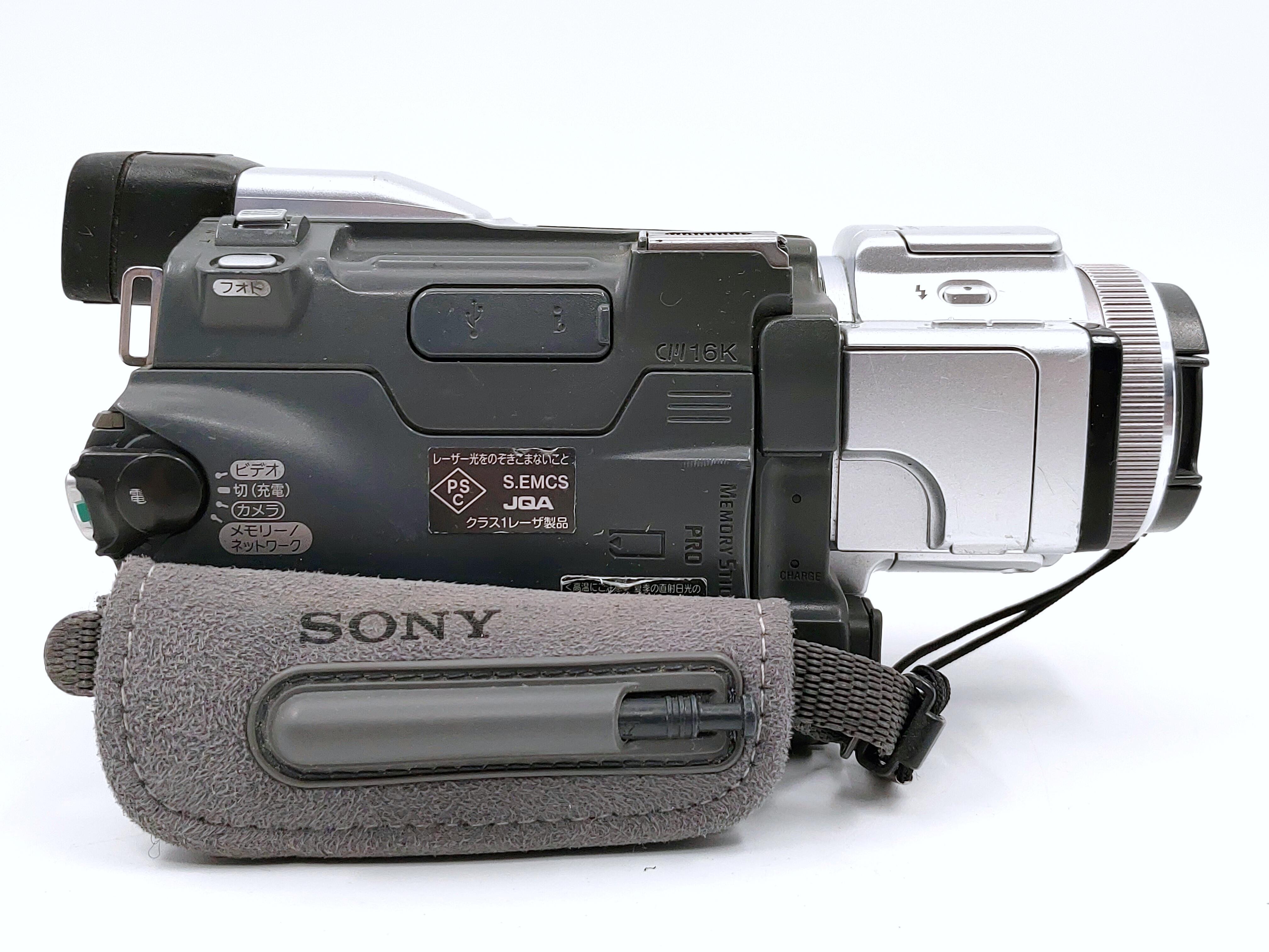 デジタルビデオカメラ：SONY HANDYCAM DCR-TRV70｜